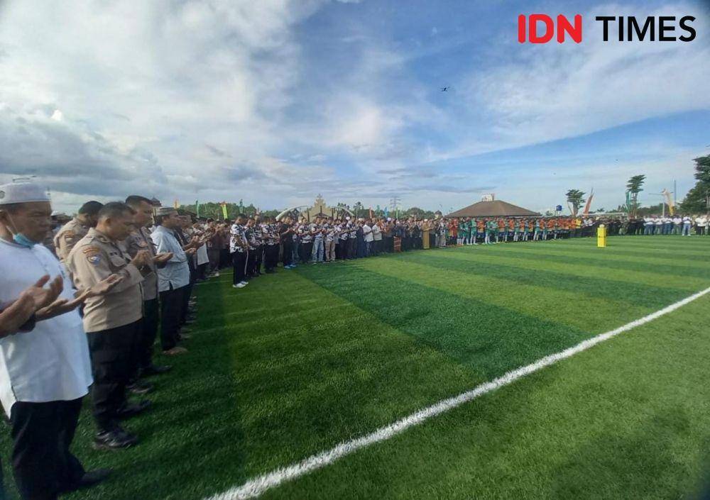 Tragedi Kanjuruhan, TNI-Polri Lampung Gelar Doa Bersama di Lapangan