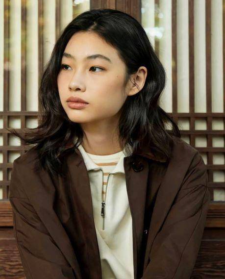 artis korea dengan gaya rambut wolfcut (instagram.com/1994.hoyeon_jung)