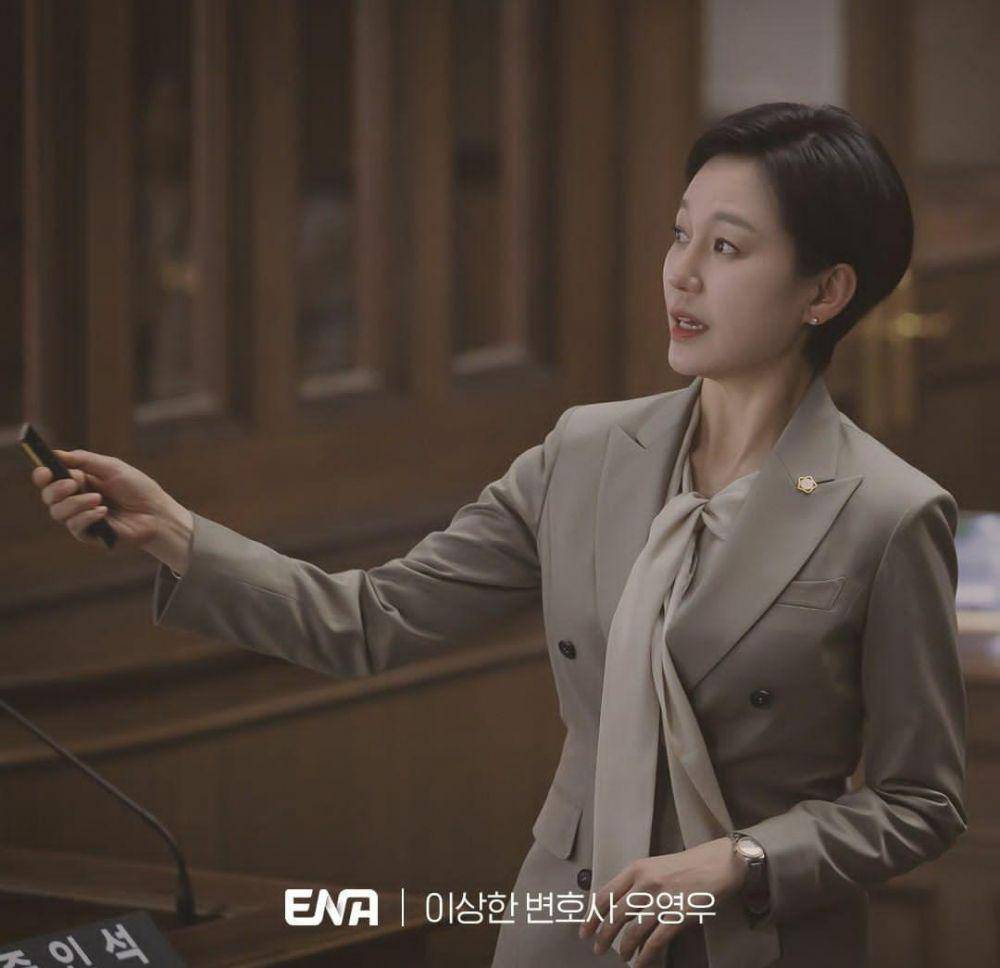 Jin Kyung di drama Extraordinary Attorney Woo (instagram.com/channel.ena.d)