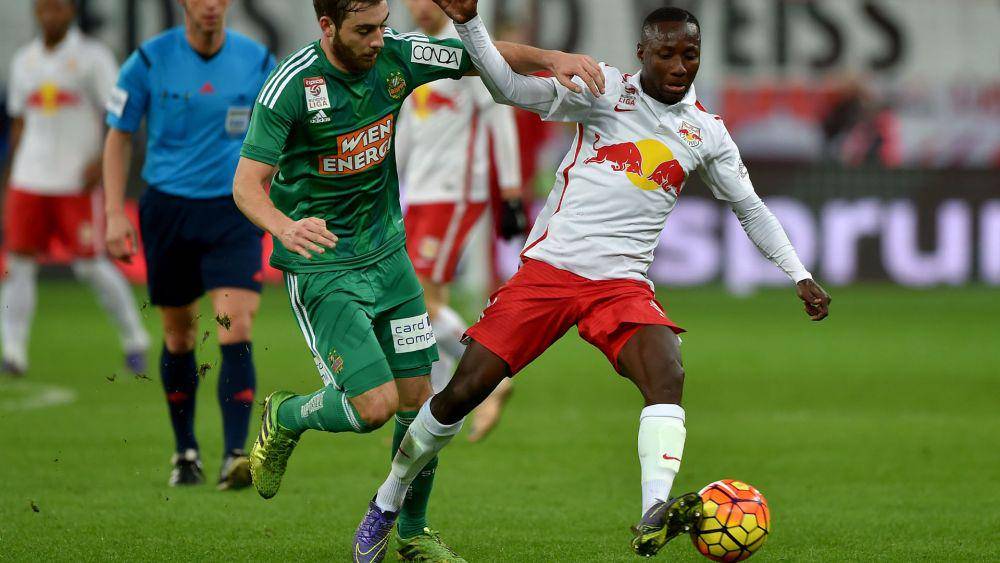 Aksi Naby Keita ketika masih membela RB Salzburg. (twitter.com/redbullsalzburg)