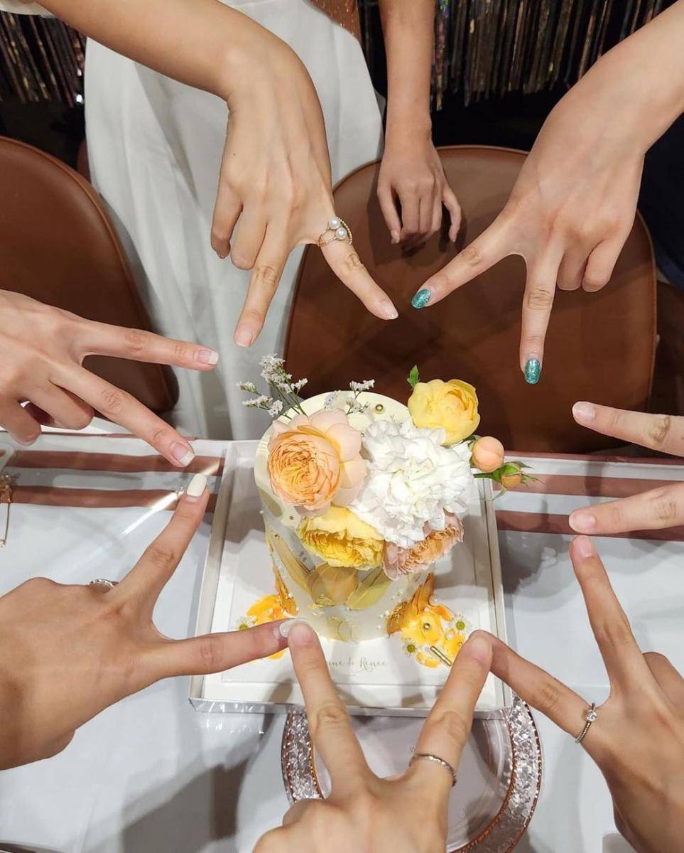 potret member Rainbow di bridal shower Go Woori (instagram.com/rainbowoori)