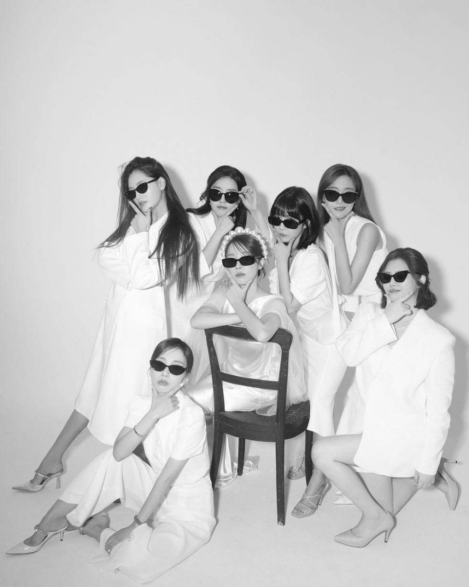 potret kebersamaan member Rainbow di pernikahan Go Woori (instagram.com/rainbowoori)