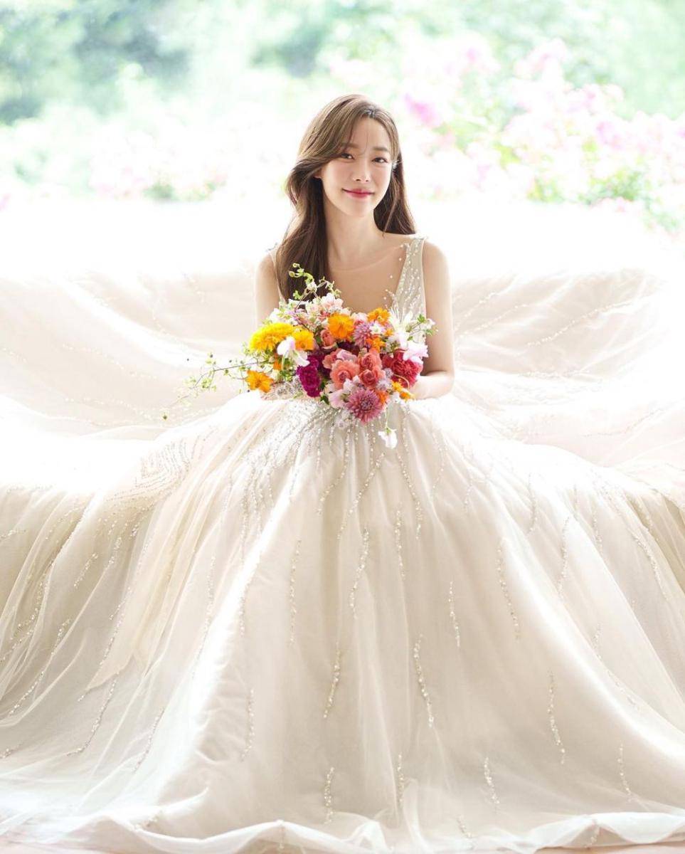 potret Go Woori Rainbow di pernikahannya (instagram.com/rainbowoori)