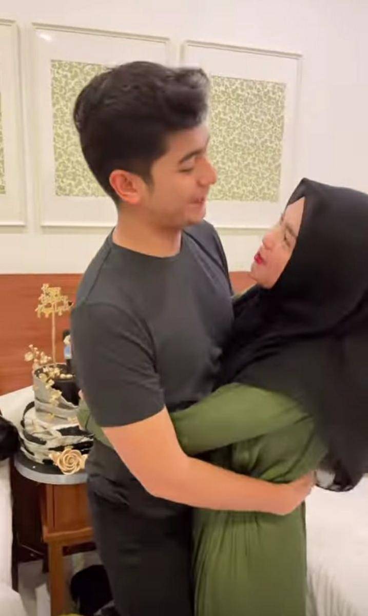 Potret Ria Ricis beri kejutan ultah untuk suami (Instagram.com/riaricis1795)