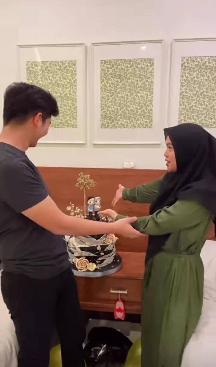 Potret Ria Ricis beri kejutan ultah untuk suami (Instagram.com/riaricis1795)