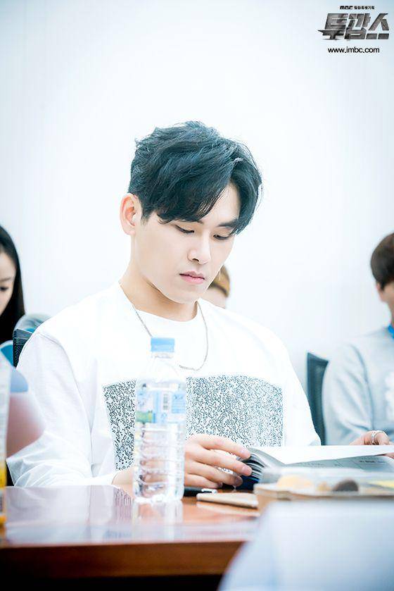 Hoya dalam pembacaan naskah drama 'Two Cops' (dok. MBC/Two Cops)