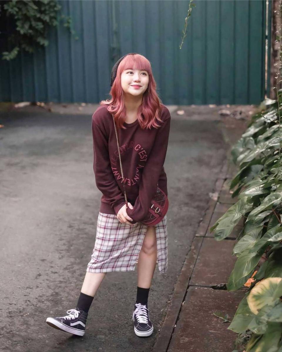 Grunge style ala Ghea Indrawari (instagram.com/gheaindrawari)