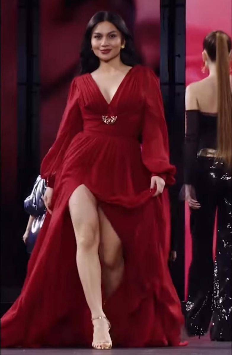 Gaya artis di Paris Fashion Week by L'Oréal Paris (instagram.com/lorealparis)