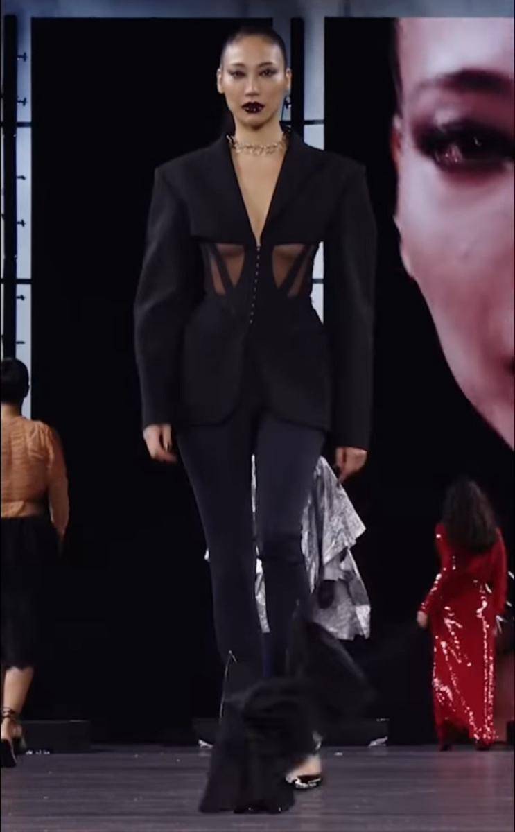Gaya artis di Paris Fashion Week by L'Oréal Paris (instagram.com/lorealparis)