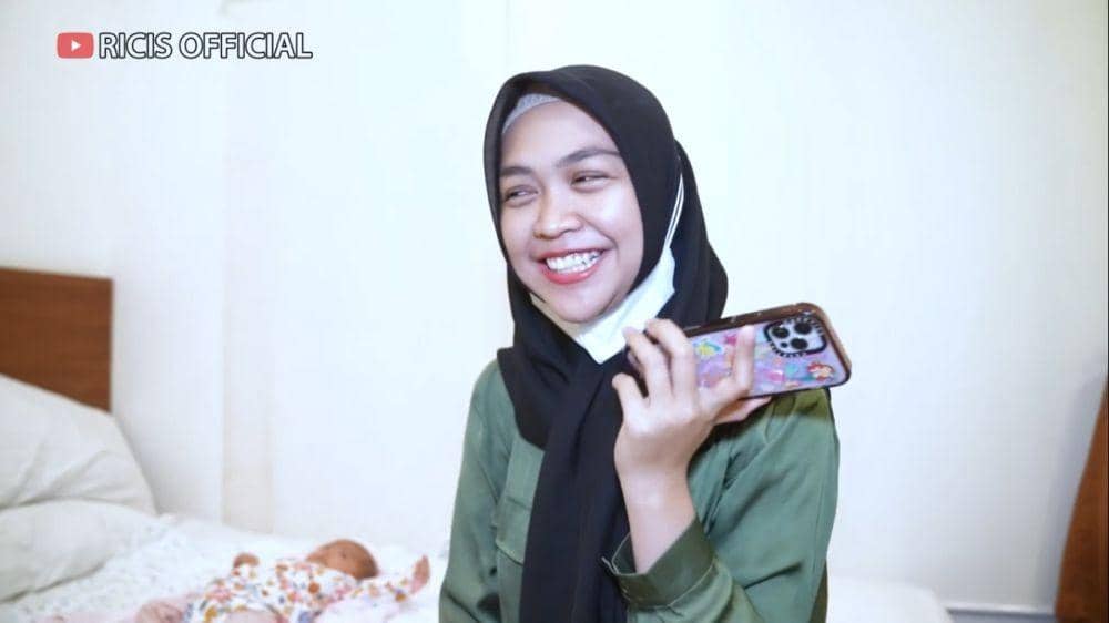 potret kejutan ultah Teuku Ryan (youtube.com/ricisofficial1795)