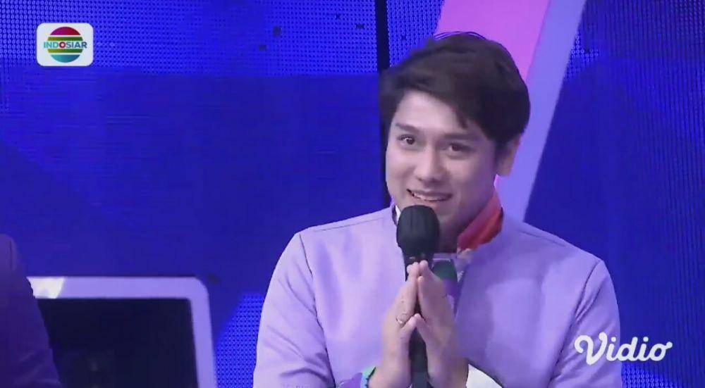 Rizky Billar saat jadi host D'Academy 5 (youtube.com/Indosiar)