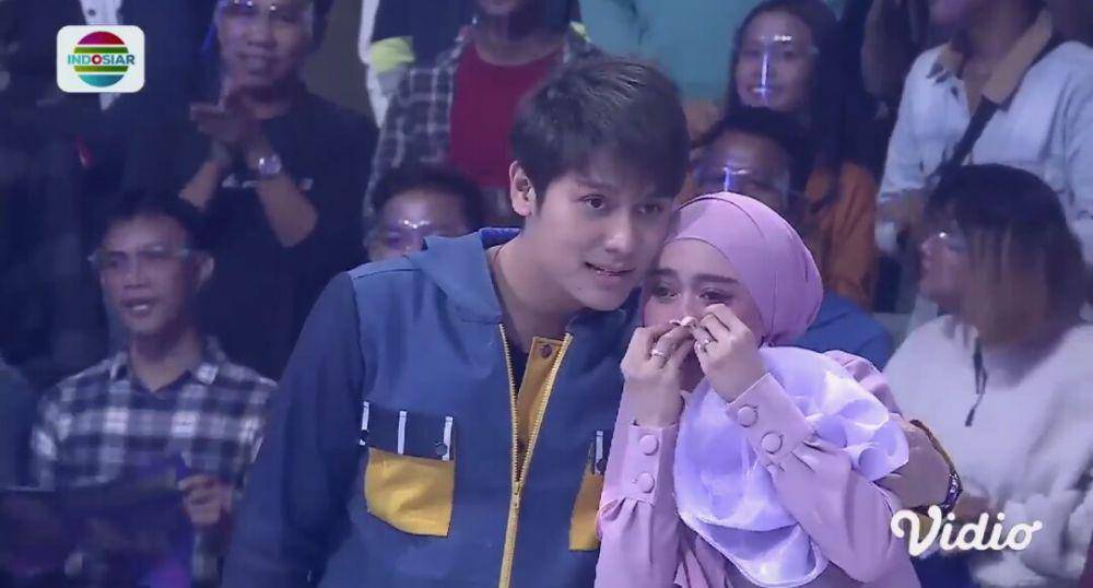 Rizky Billar saat jadi host D'Academy 5 (youtube.com/Indosiar)