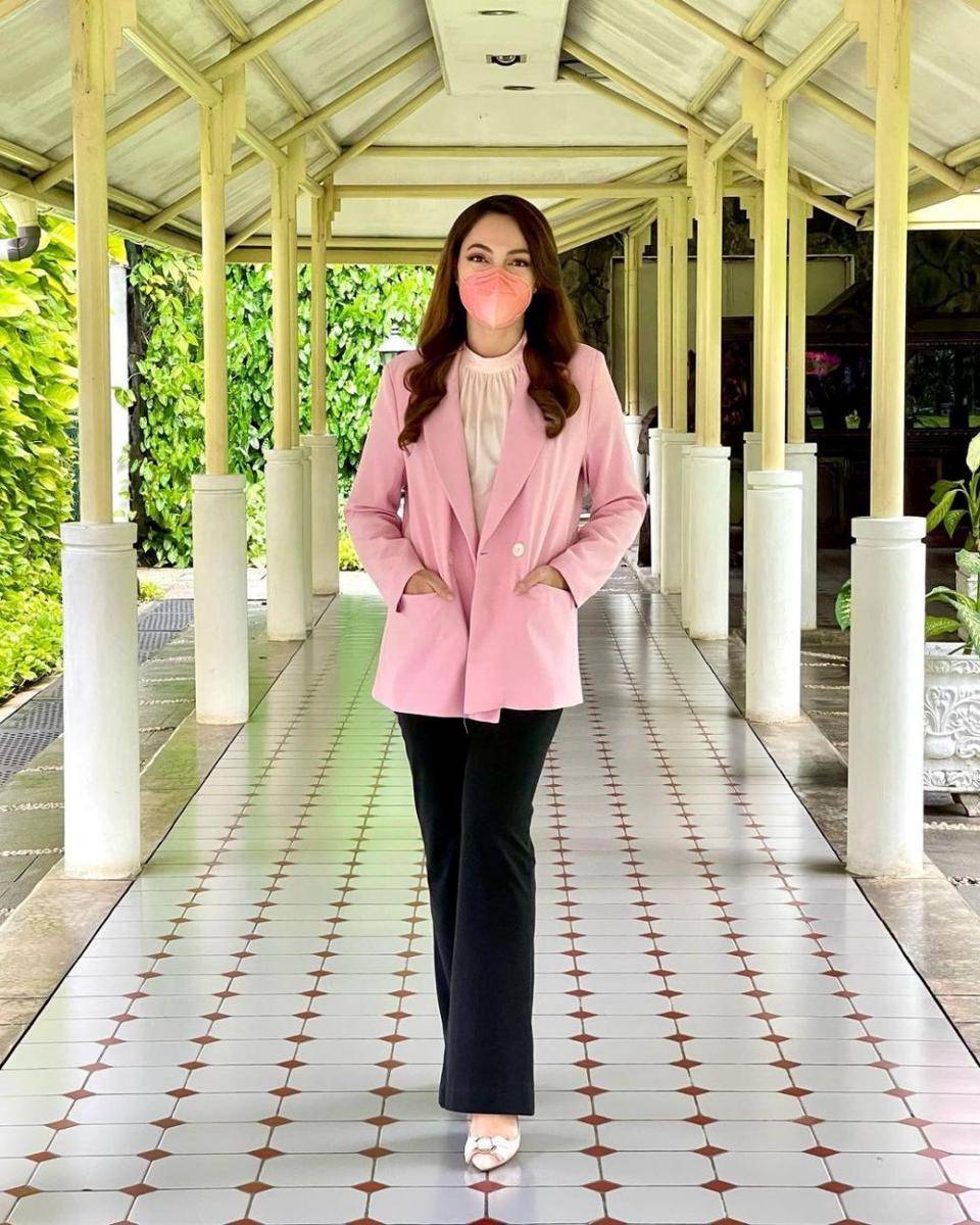 Office look ala Reisa Brotoasmoro (instagram.com/reisabrotoasmoro)