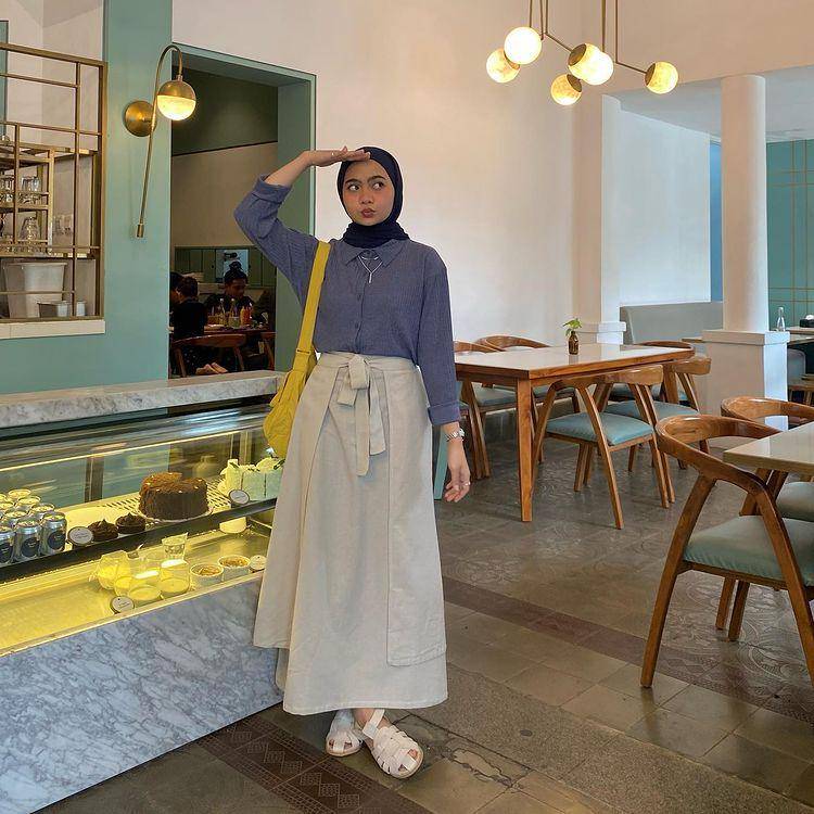 potret Maryam Nurul memakai kemeja (instagram.com/maryamnurul)