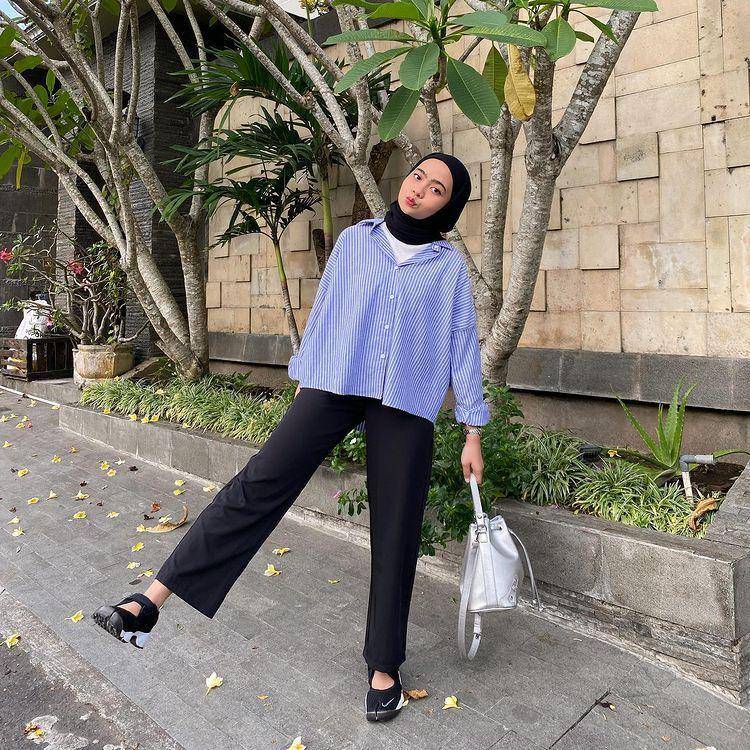 potret Maryam Nurul memakai kemeja (instagram.com/maryamnurul)