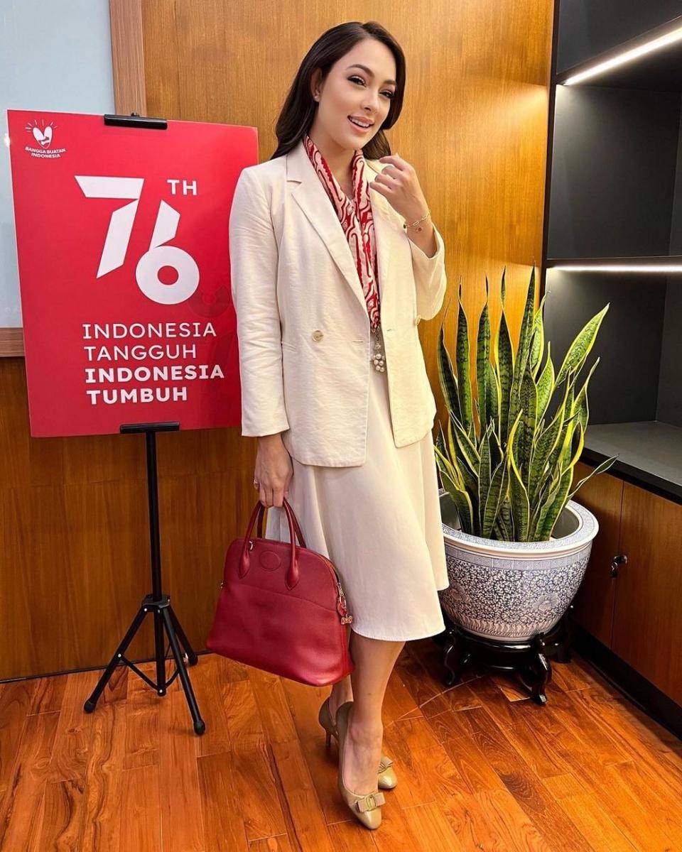 Office look ala Reisa Brotoasmoro (instagram.com/reisabrotoasmoro)