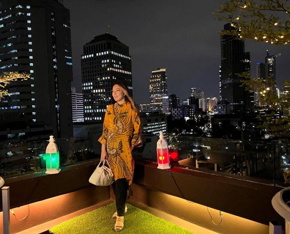 Office look ala Reisa Brotoasmoro (instagram.com/reisabrotoasmoro)