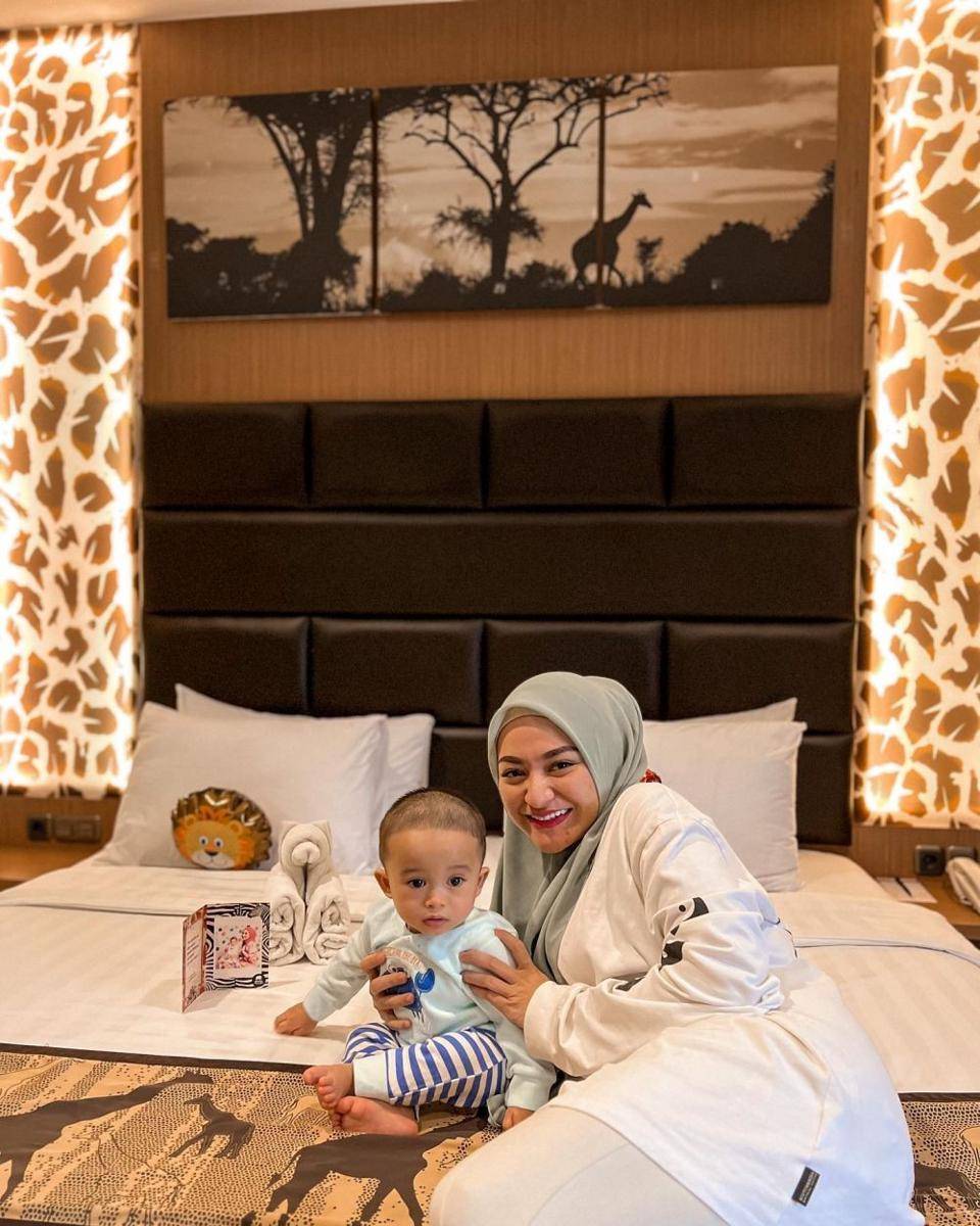 Nathalie Holscher dan Adzam (Instagram.com/nathalieholscher/)