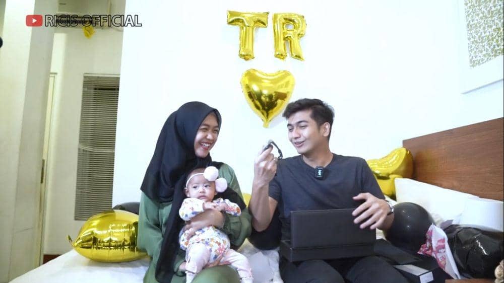 potret kejutan ultah Teuku Ryan (youtube.com/ricisofficial1795)