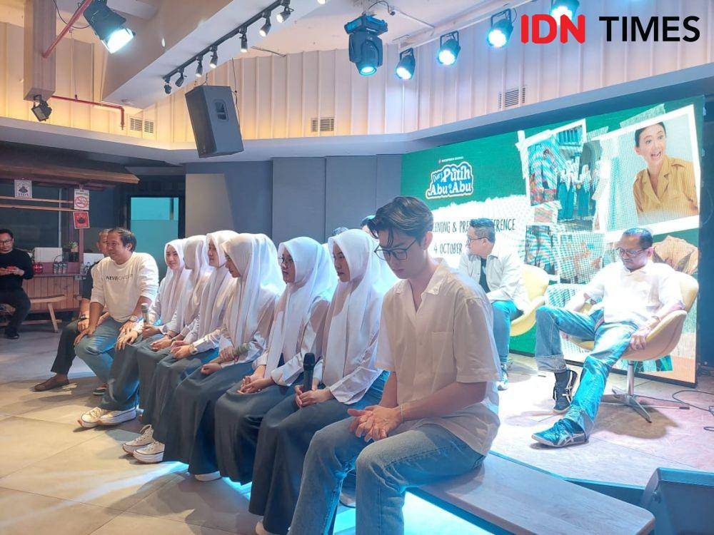 Pemain series Diary Putih Abu-Abu pada Selasa (4/10/2022) (IDN Times/Erfah Nanda)