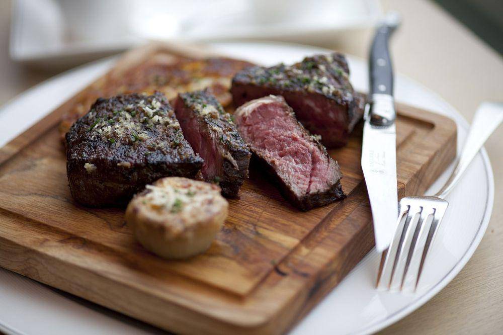 ilustrasi steak (commons.wikimedia.org/Roderick Eime)