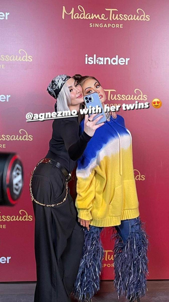potret Agnez Mo bareng patung lilinnya di Madame Tussauds Singapura (twitter.com/agn3zone)