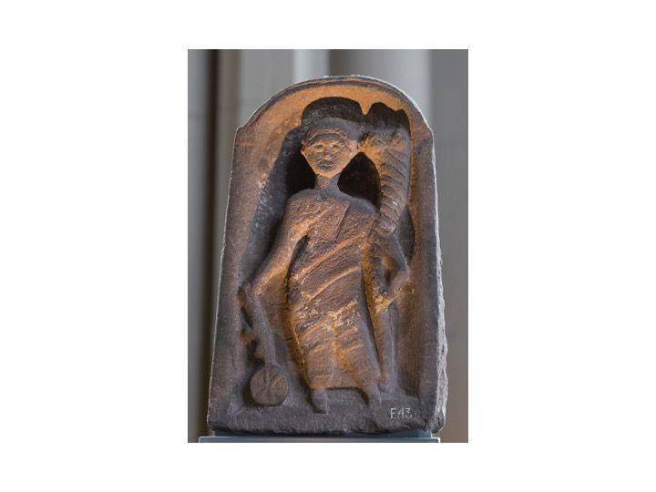ilustrasi ukiran Dewi Fortuna di pemandian benteng Romawi di Castlecary (flickr.com/Dan Diffendale)