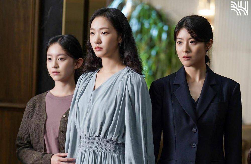 Park Ji Hoo, Kim Go Eun, dan Nam Ji Hyun di drama Little Women (instagram.com/tvn_drama)