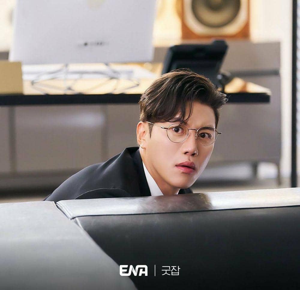Eum Moon Suk di drama Good Job (instagram.com/channel.ena.d)
