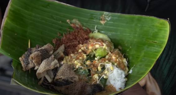 warung pecel Bu Sugeng (youtube.com/Budiono Sukses)