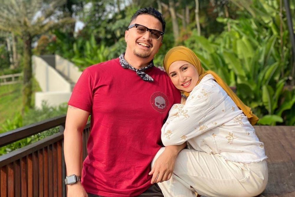 9 Potret Ferry Maryadi dan Deswita, Rayakan 11 Tahun Menikah