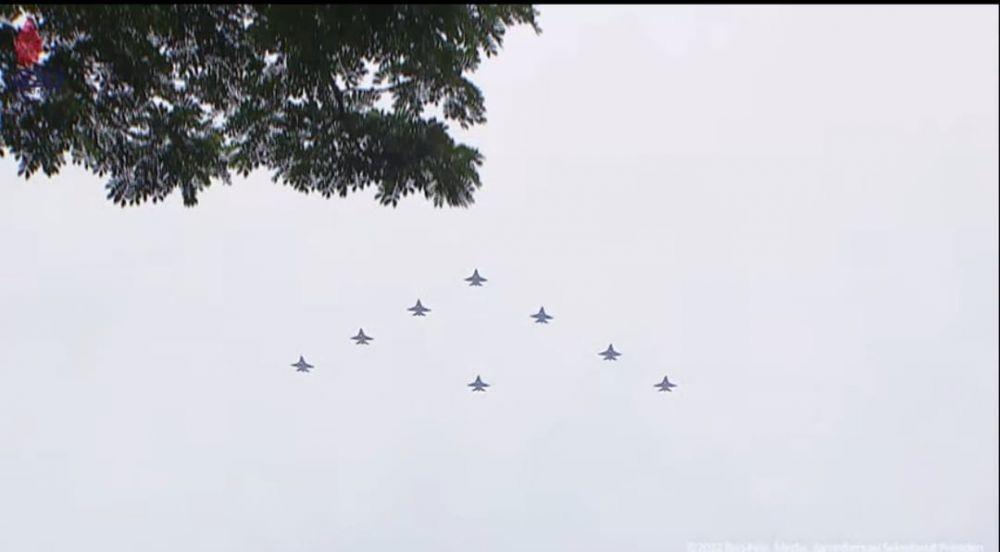 Jokowi Terkesima Lihat 4 Atraksi Udara Jet Tempur TNI