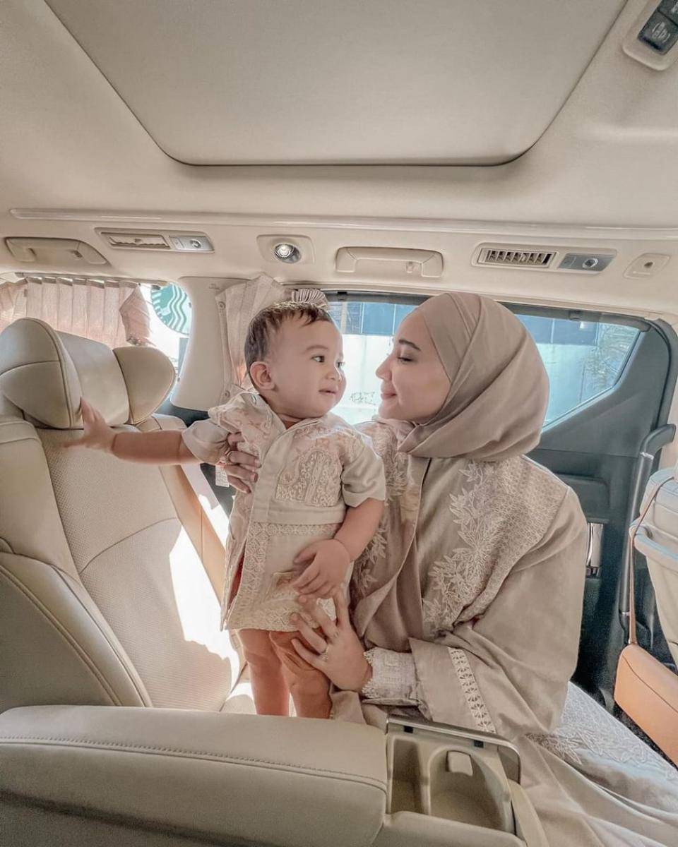 Zaskia Sungkar dan buah hati (instagram.com/zaskiasungkar15)