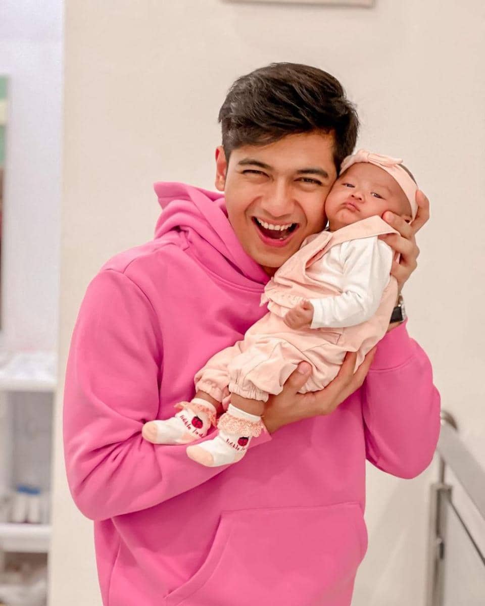 Teuku Ryan dan buah hati (instagram.com/teukuryantr)