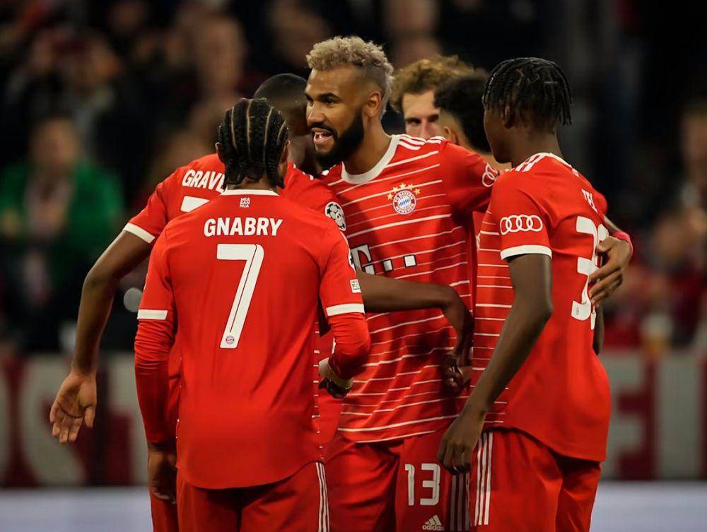 Para pemain Bayern Munich merayakan gol ke gawang Viktoria Plzen di UCL 2022/2023. (fcbayern.com)