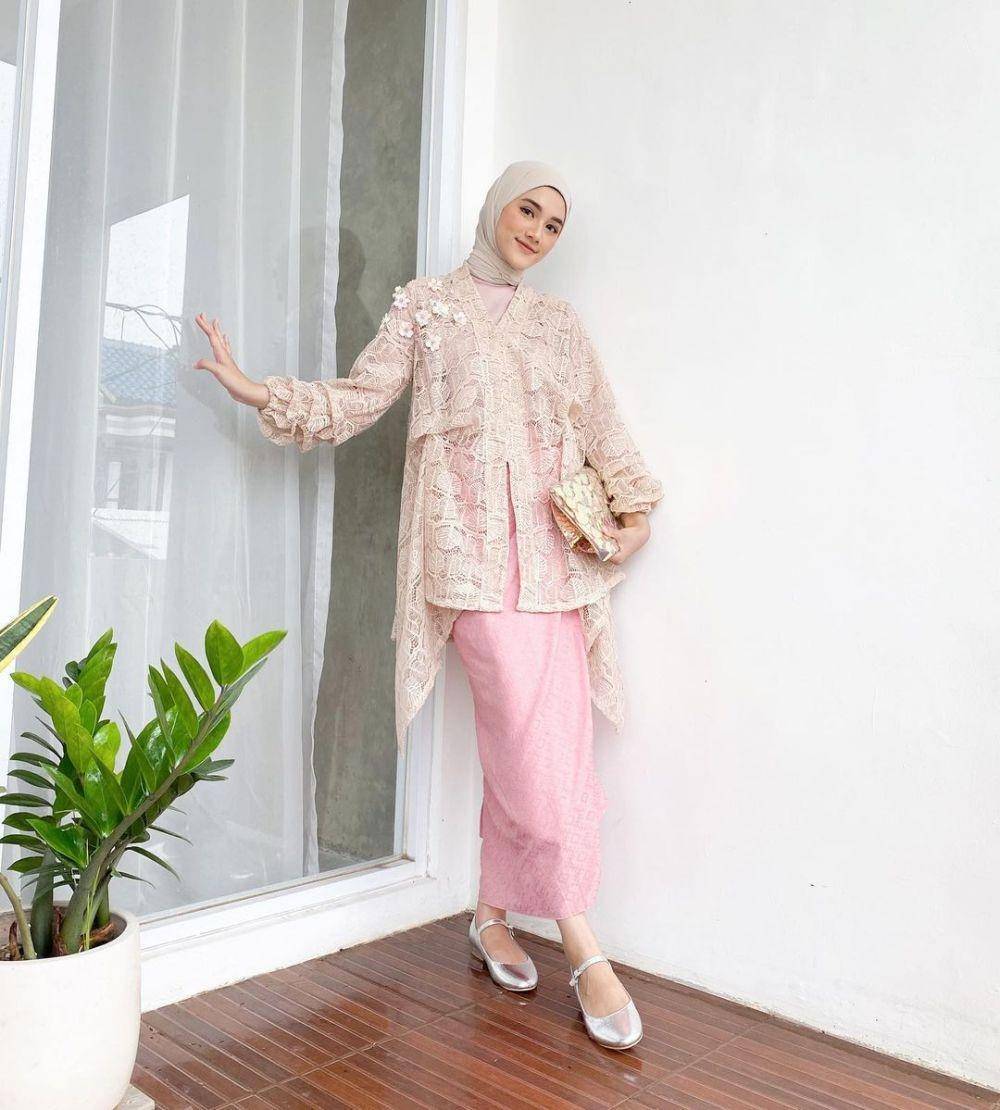 Kebaya brokat. (instagram.com/raniaskdr_)