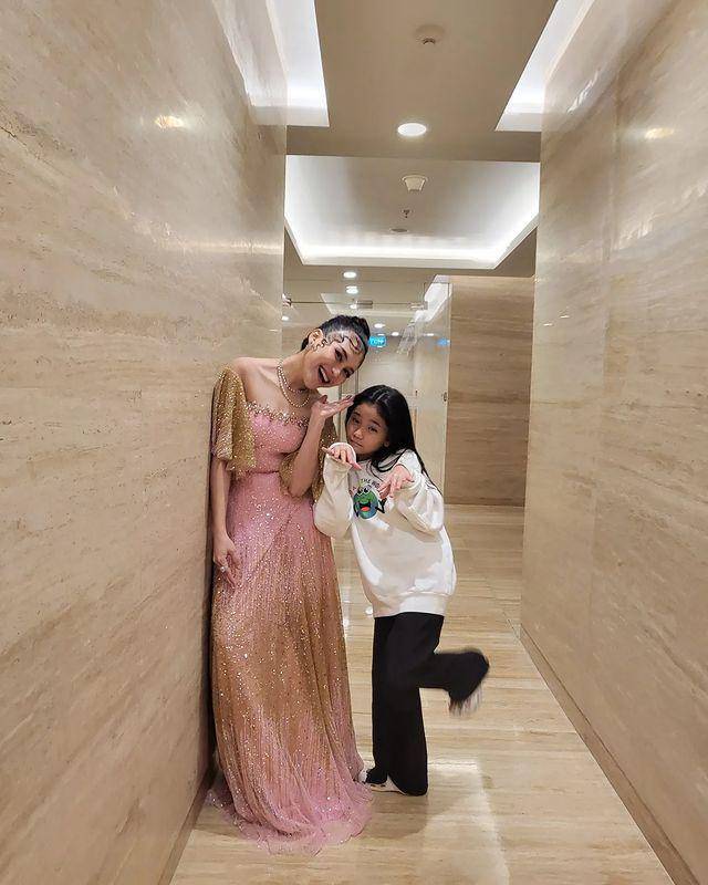 Ayu Ting Ting dan Bilqis (instagram.com/ayutingting92)