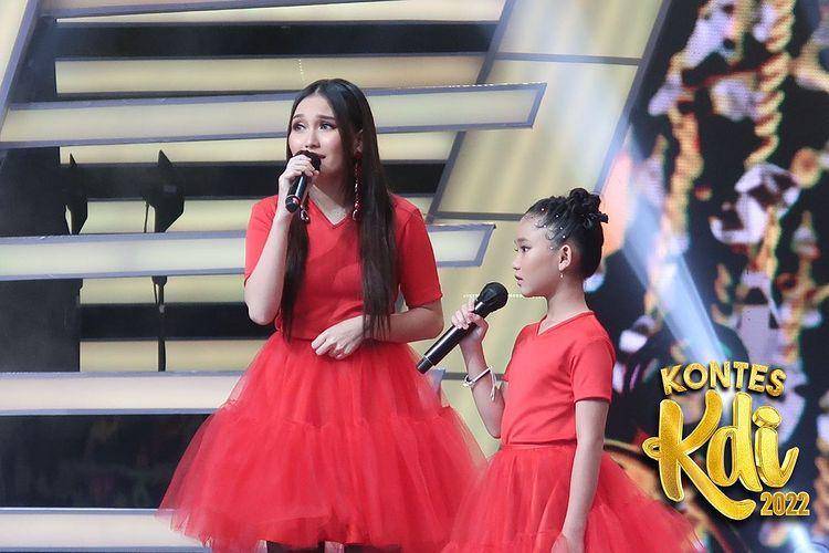 Momen Ayu Ting Ting dan Bilqis nyanyi bareng (instagram.com/kdiofficial)