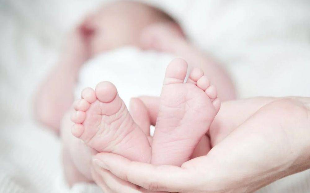 ilustrasi bayi baru lahir (pexels.com/Rene Asmussen)