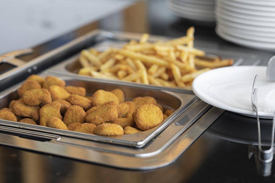 ilustrasi nugget di wadah alumunium (pixabay.com/Engin Akyurt)