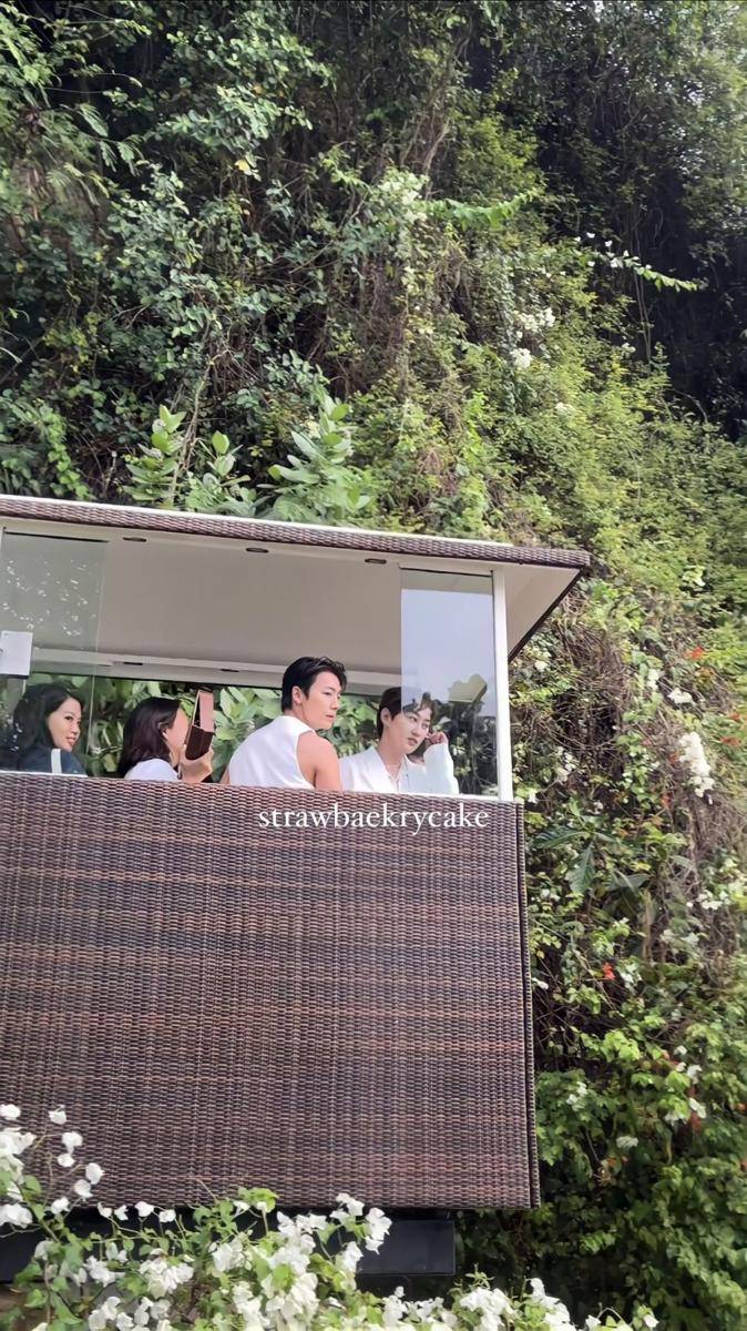 Donghae Super Junior di Bali (twitter.com/strawbaekrycake)