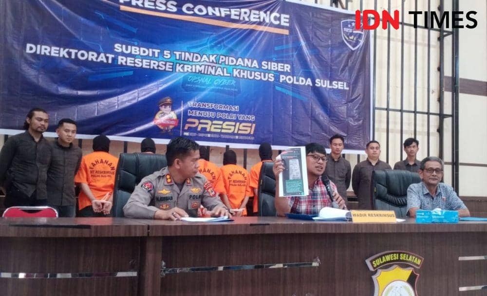 Wadirkrimsus Polda Sulsel, AKBP Gany Alamsyah Hatta berbicara saat rilis kasus komplotan pasobis, Kamis (6/10/2022). (Dahrul Amri/IDN Times Sulsel)