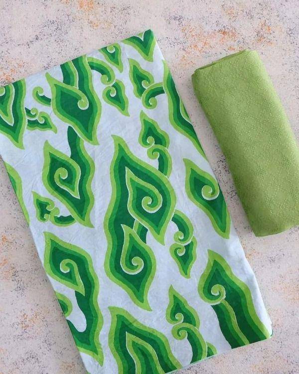 Batik mega mendung (instagram.com/lakalaka.os)