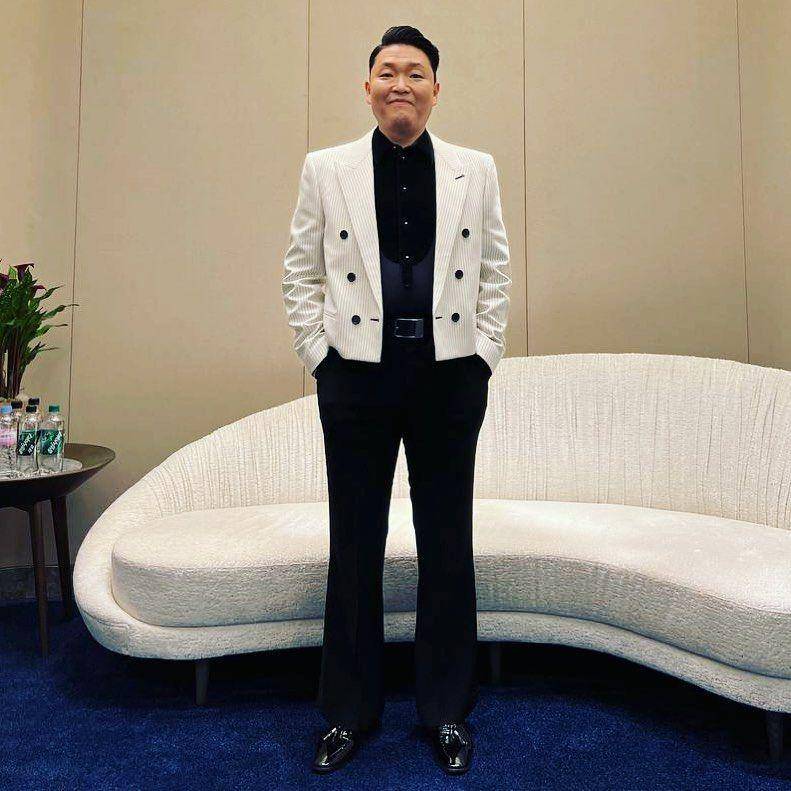 PSY (instagram.com/42psy42)