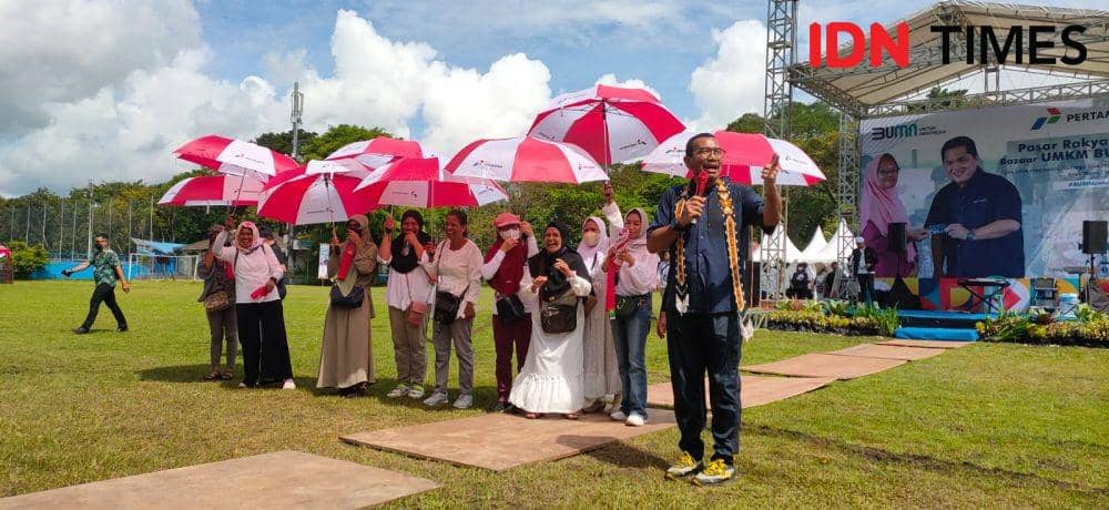 Ribuan warga Balikpapan antusias sambut bazar UMKM Binaan BUMN, Jumat (7/10/2022). (IDN Times/Hilmansyah)