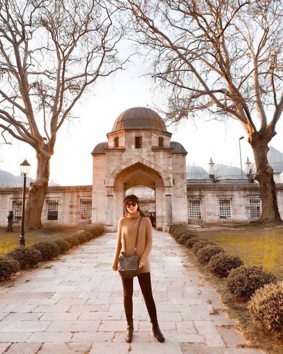 OOTD liburan ala Medina Dina (instagram.com/medinadinaaa)