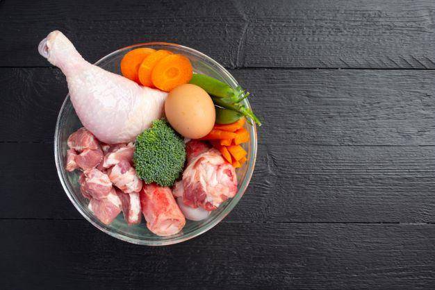 ilustrasi sumber makanan yang kaya akan vitamin K2 (freepik.com/jcomp)