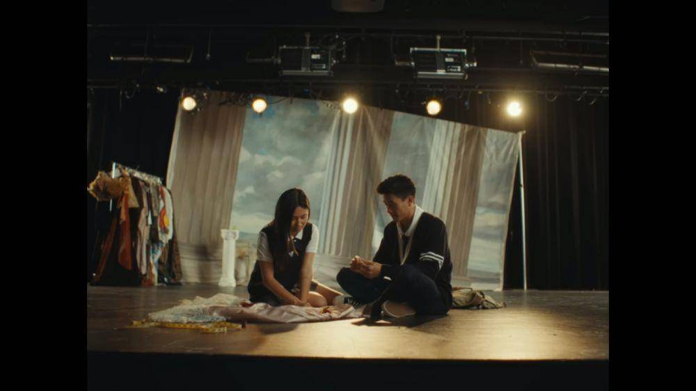 cuplikan video klip High School in Jakarta (YouTube.com/NIKI)