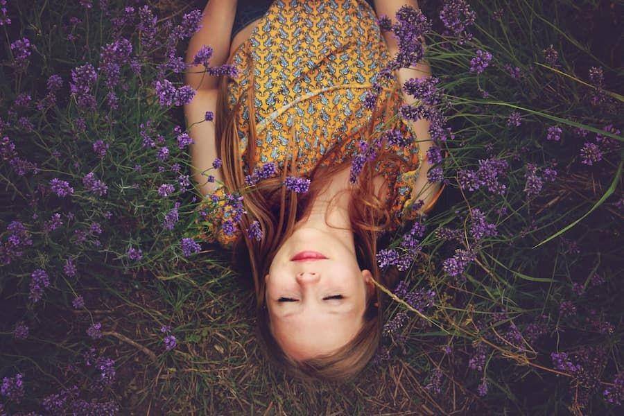ilustrasi tidur punggung lurus (unsplash.com/Amy Treasure)
