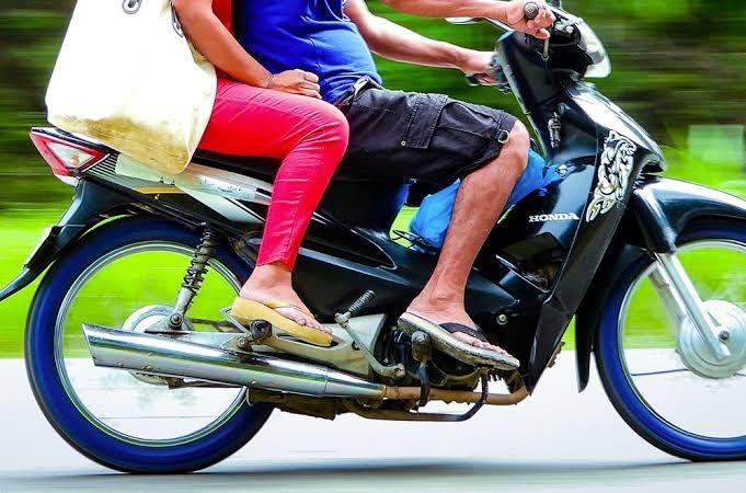 Naik Motor Pakai Sandal Jepit Bisa Ditilang, Ini Dasar Hukumnya!